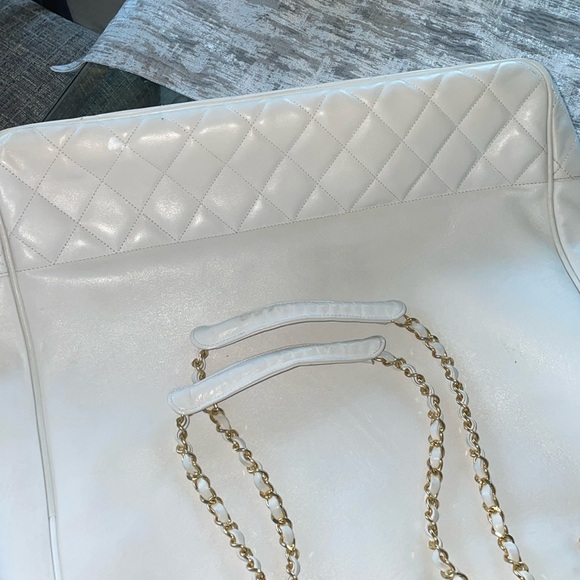 Chanel Vintage White Tote w/Gold hardware*BEAUTIFUL PIECE at bargain price! - Picture 8 of 14